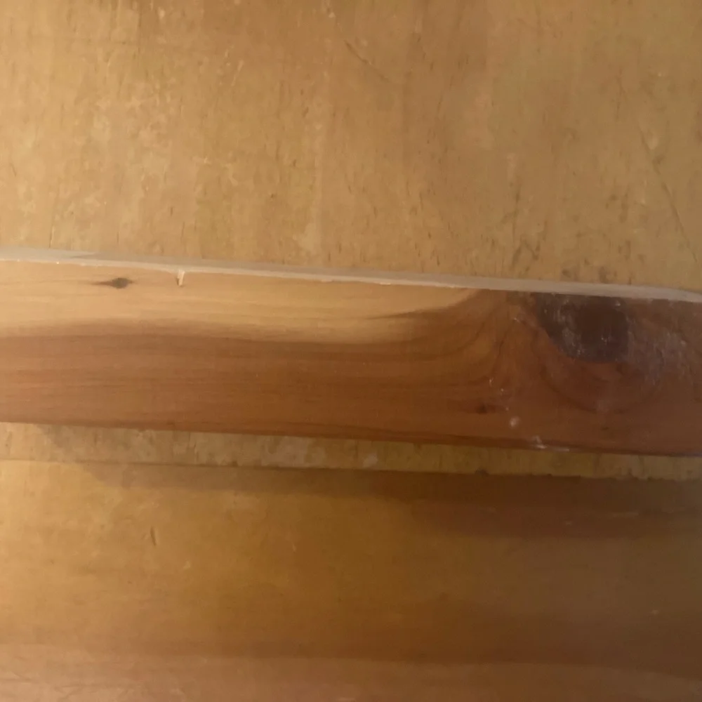 WOODEN LIPSTICK BAR - HOLDS 6 ROUND LIPSTICKS: